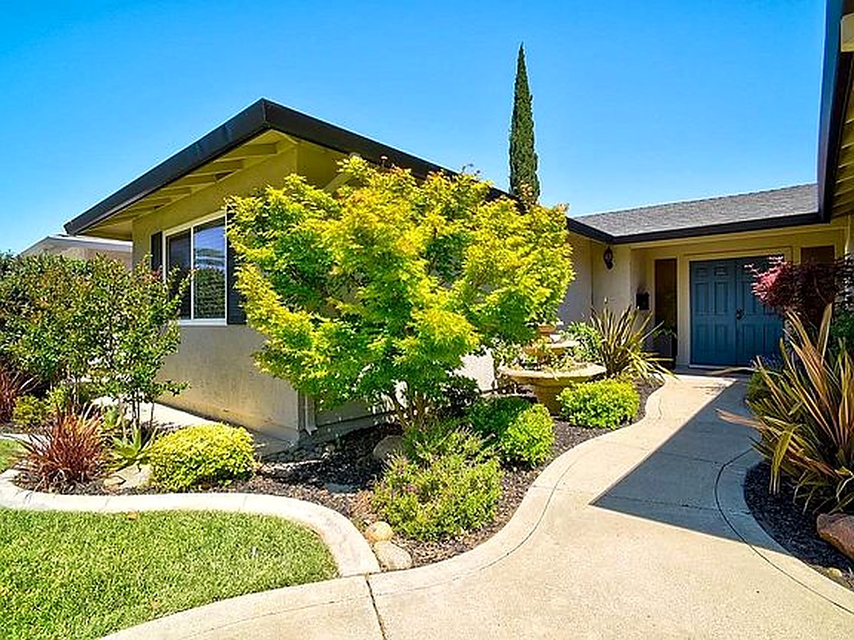 Bright entry and open-plan interior